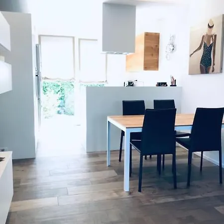 Apartman Casa Al Mare, Moderna Con Piscina E Giardino!